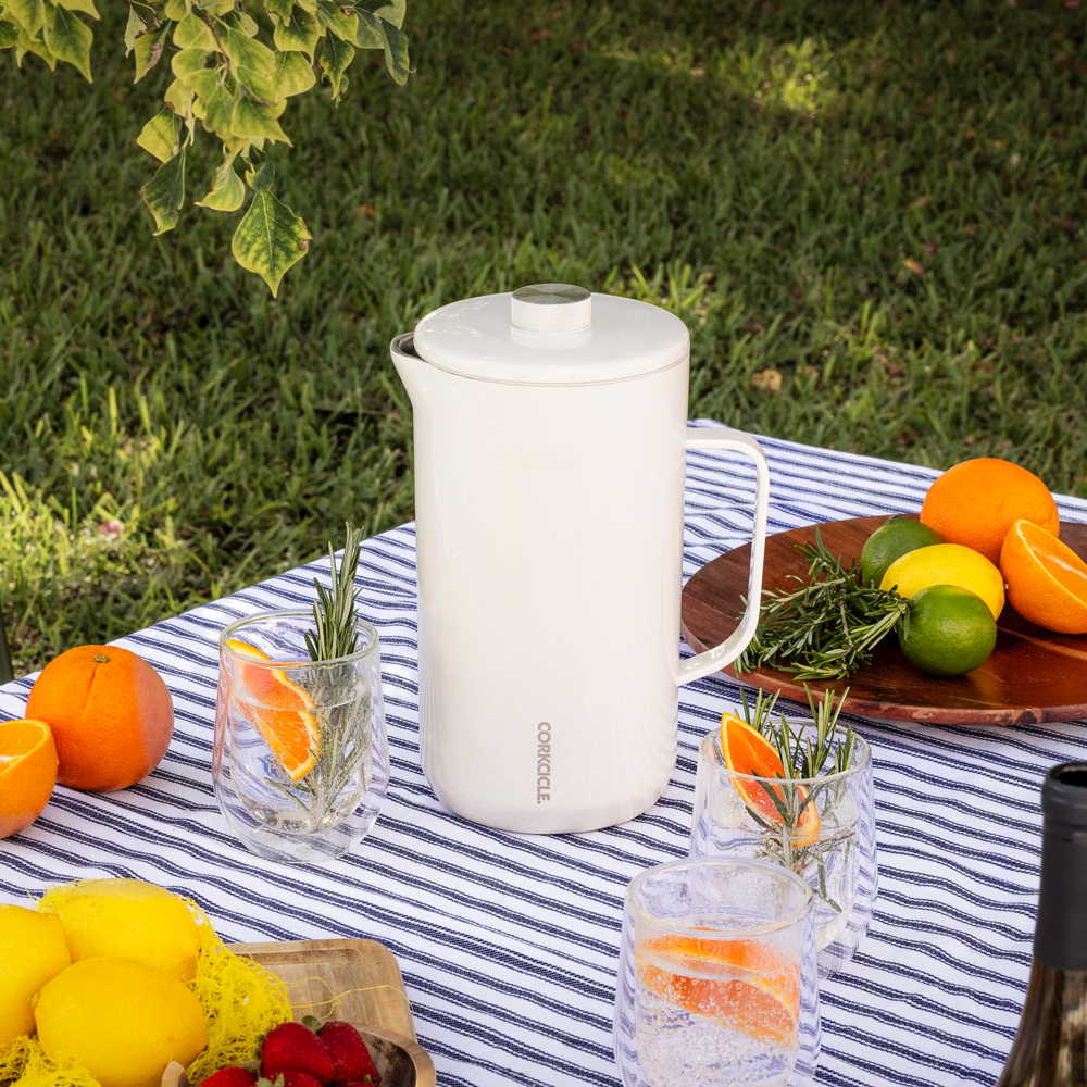 pitcher-f0 OatmilkPitcher_Lifestyle.png